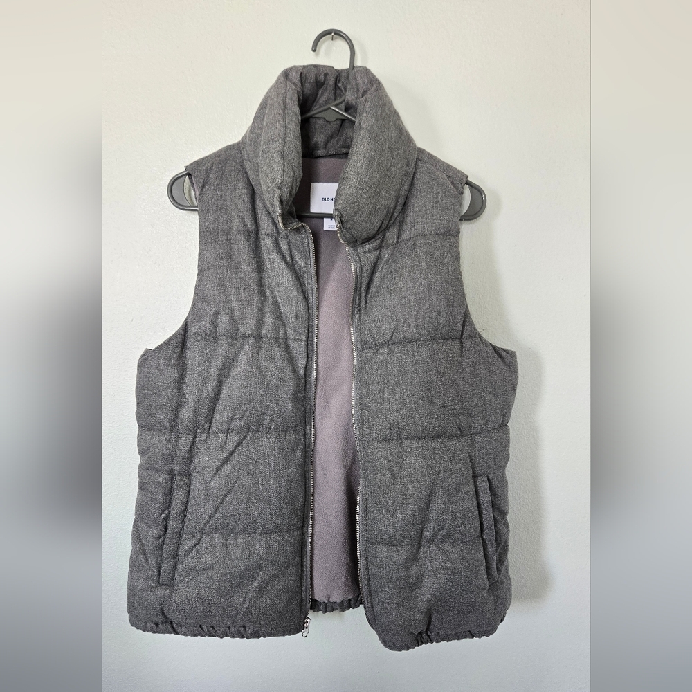 Old Navy Puffer Vest Size Medium